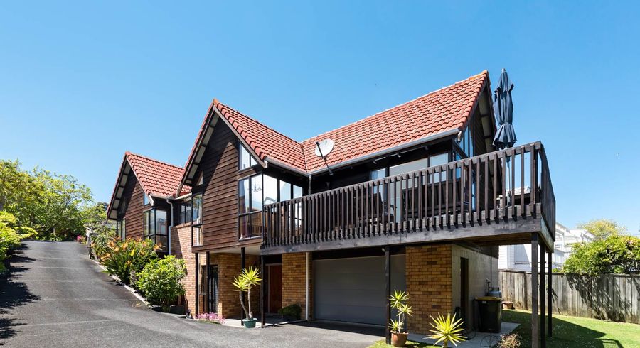  at 2 Crown Hill Close, Forrest Hill, Auckland