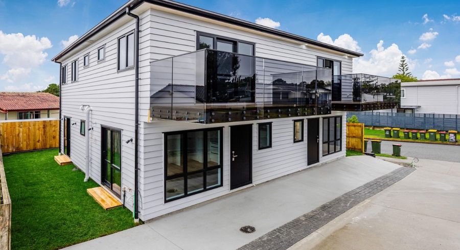  at 2/34A Secretariat Place, Randwick Park, Manukau City, Auckland