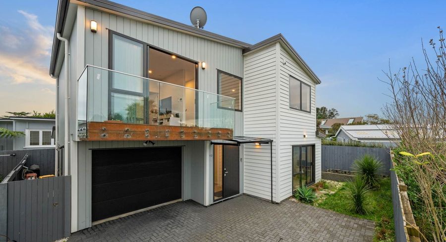  at 6D Tiroroa Avenue, Te Atatu South, Waitakere City, Auckland