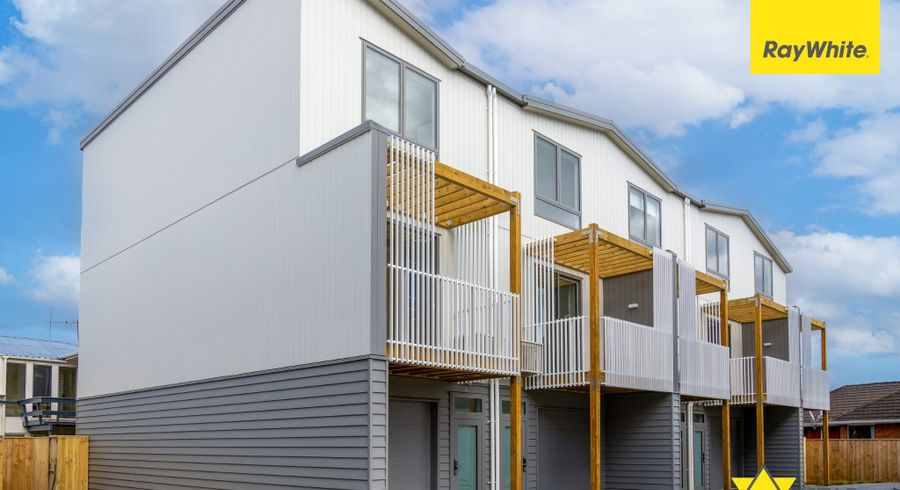  at 7/2 Moor Avenue, Te Atatu Peninsula, Waitakere City, Auckland