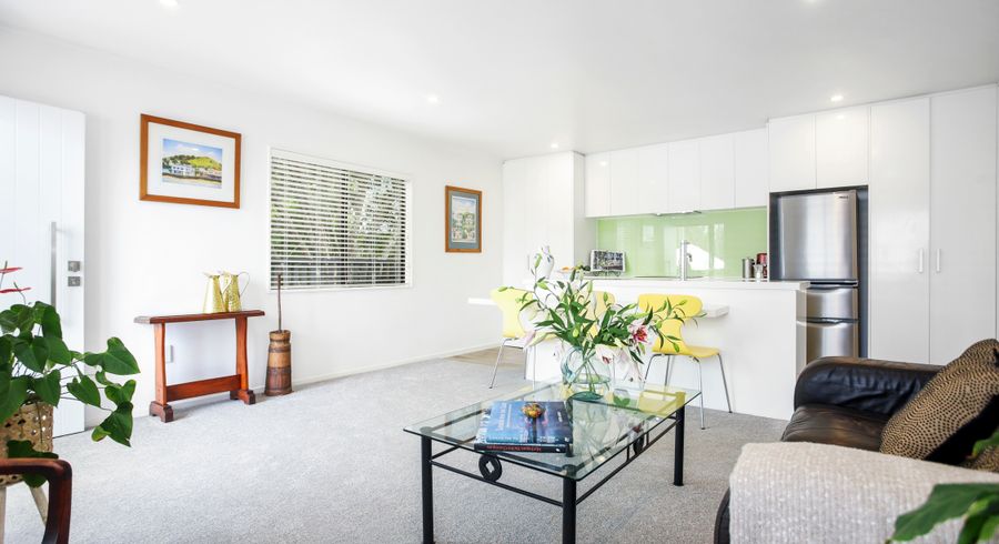  at 2/111 Bayswater Avenue, Bayswater, Auckland