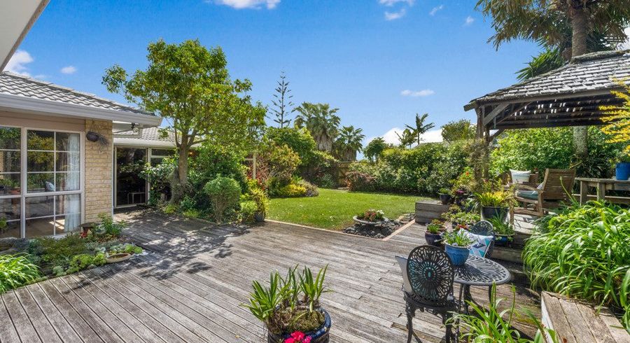  at 25 John Lister Close, Golflands, Auckland