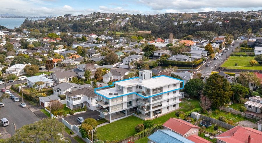  at 6/6 Bruce Street, Northcote Point, Auckland