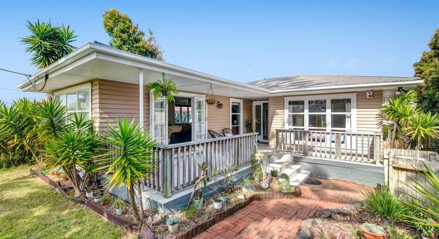  at 1/73 Chivalry Road, Glenfield, North Shore City, Auckland