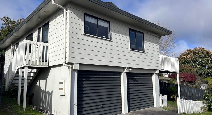  at 15B Exeter Place, Unsworth Heights, North Shore City, Auckland