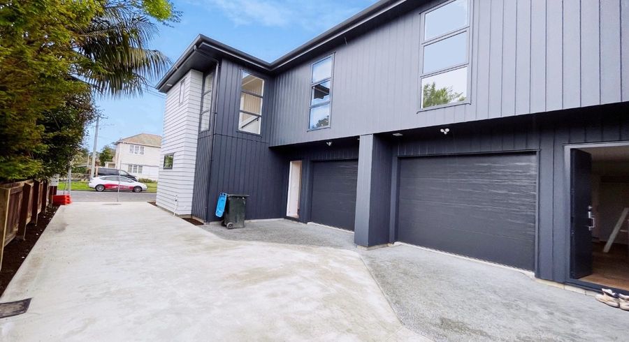 at 24 Kawiti Avenue, Point England, Auckland
