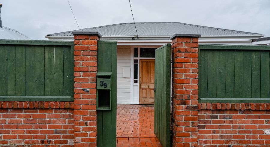  at 39 Signal Hill Road, Opoho, Dunedin