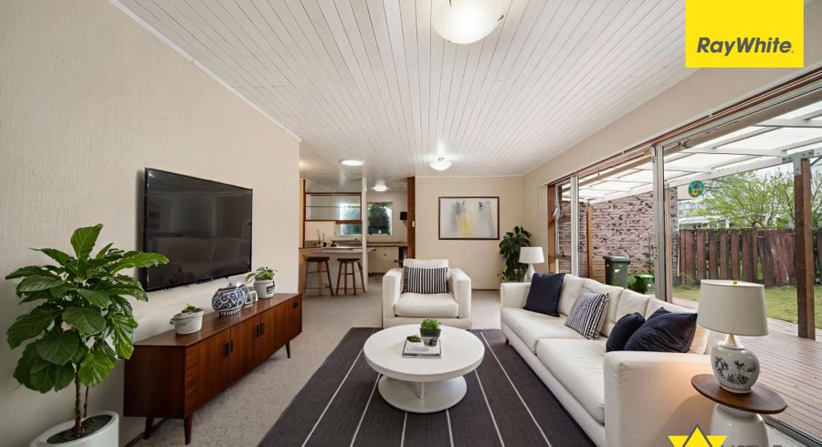  at 2/14 Cezanne Place, New Lynn, Waitakere City, Auckland