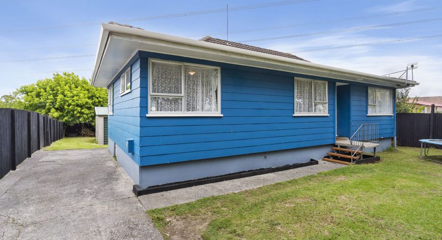  at 79 Flat Bush Road, Clover Park, Auckland