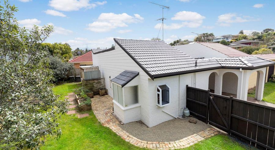  at 2/34 Salamanca Road, Sunnynook, North Shore City, Auckland