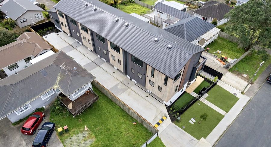  at 6/10 Fairclough Road, Beach Haven, North Shore City, Auckland