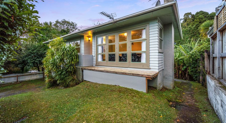  at 4 Sunnyside Road, Sunnyvale, Auckland