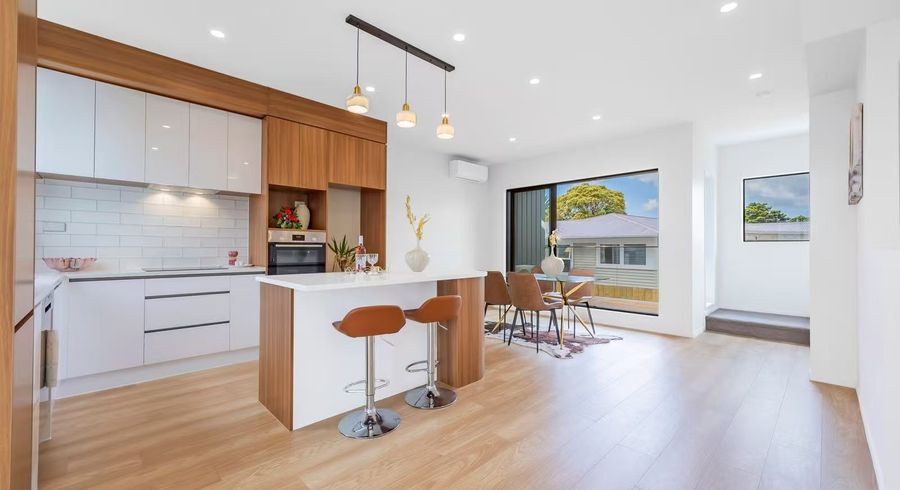  at 10b Robert Burke Place, Henderson, Waitakere City, Auckland