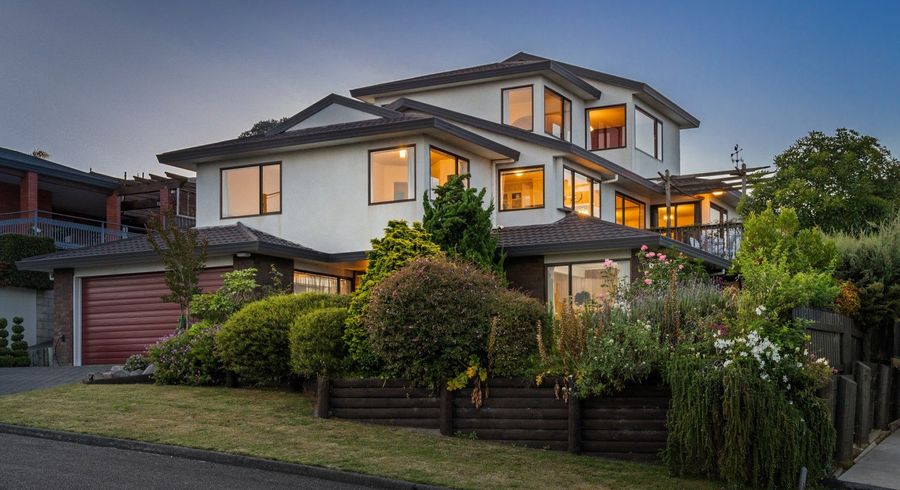  at 90 Churchill Drive, Taradale, Napier