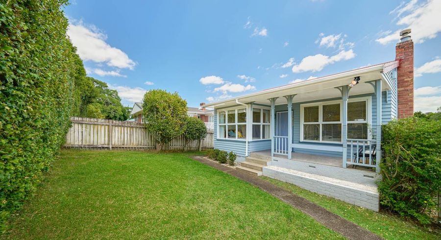  at 1/470 East Coast Road, Mairangi Bay, North Shore City, Auckland