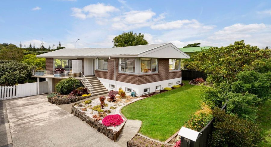  at 20 Lawrence Crescent, Hill Park, Manukau City, Auckland