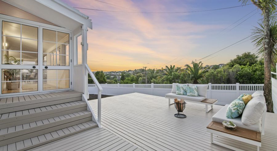  at 2/23 Heathcote Road, Castor Bay, Auckland