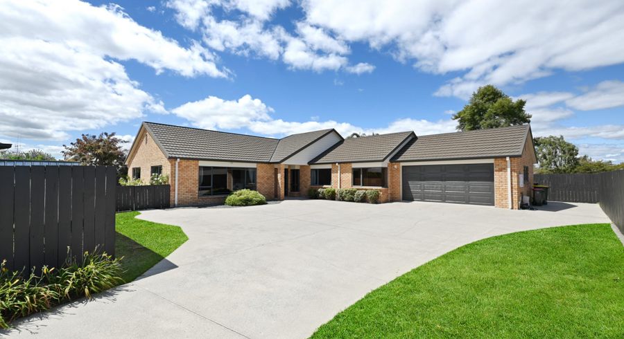  at 17 Grasmere Court, Huntington, Hamilton