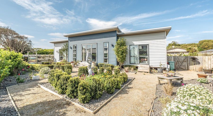  at 14 Golf Vue Place, Castlecliff, Whanganui