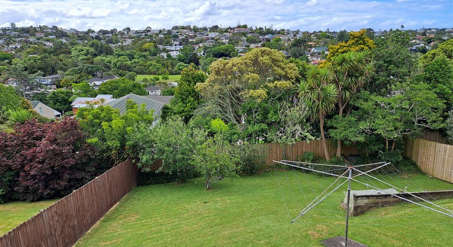  at 18 Shanaway Rise, Hillcrest, North Shore City, Auckland