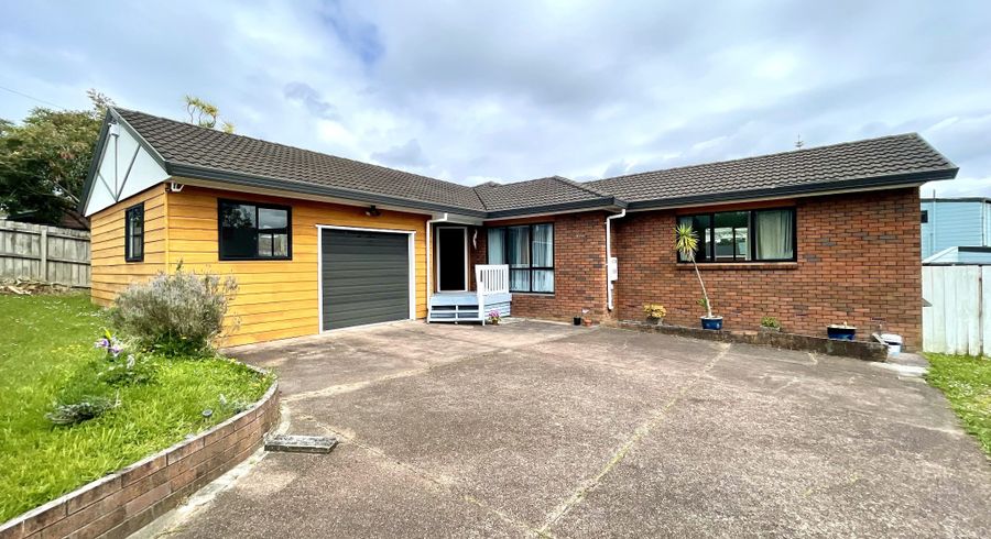  at 5 Avonleigh Road, Green Bay, Auckland