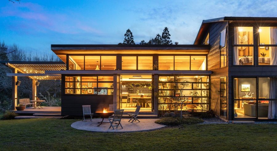  at 581 West Coast Road, Oratia, Waitakere City, Auckland