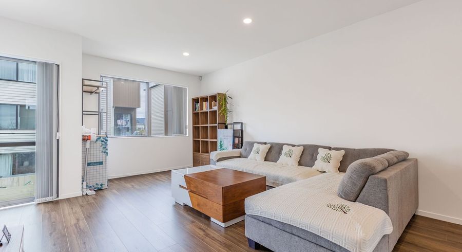  at 15 Bloom Crescent, Sunnyvale, Waitakere City, Auckland