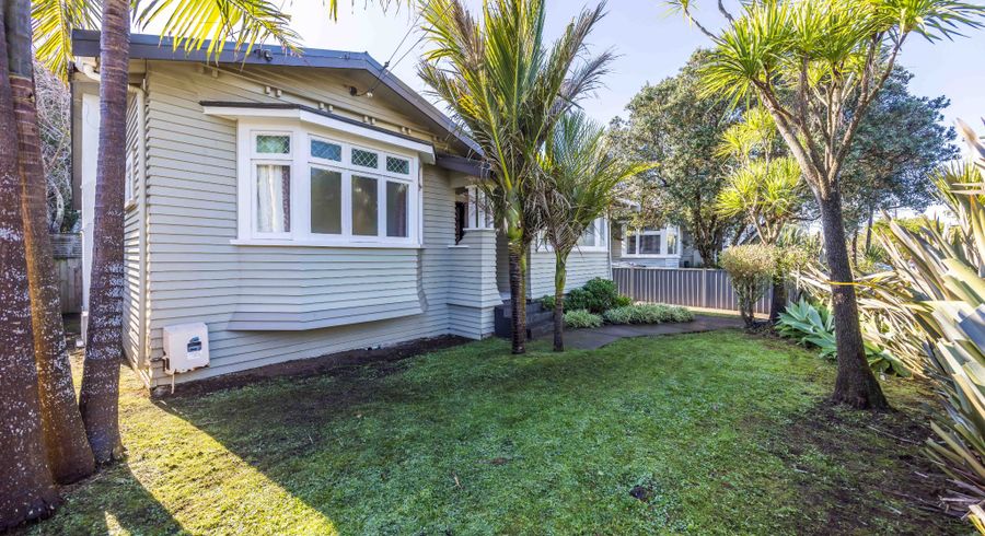  at 27 Aroha Avenue, Sandringham, Auckland