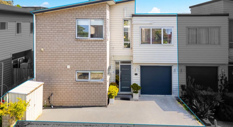  at 4 Sunshine Boulevard, Sunnyvale, Auckland