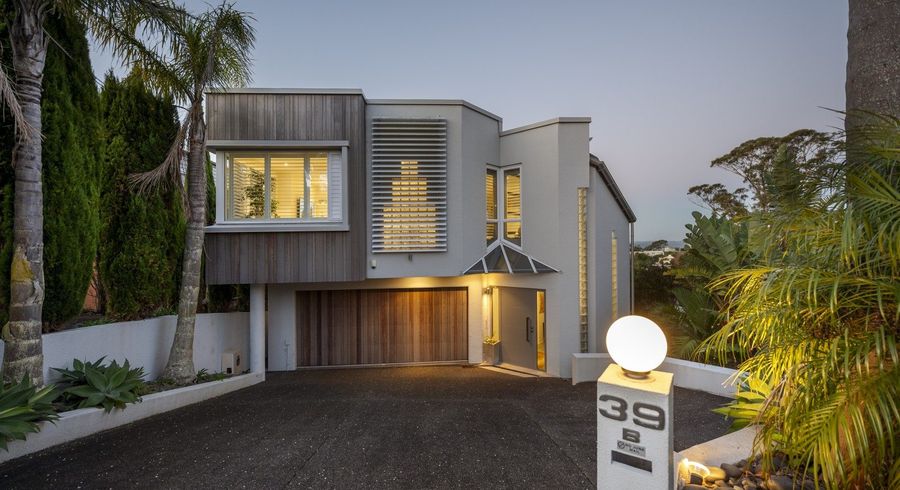  at 2/39 Eastcliffe Road, Castor Bay, Auckland