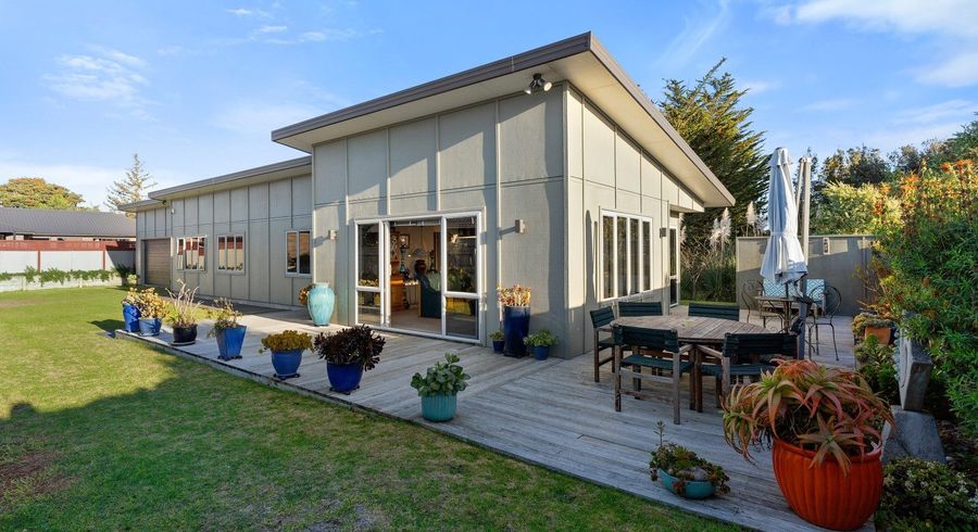  at 5 Byron Brown Place, Otaki Beach, Otaki