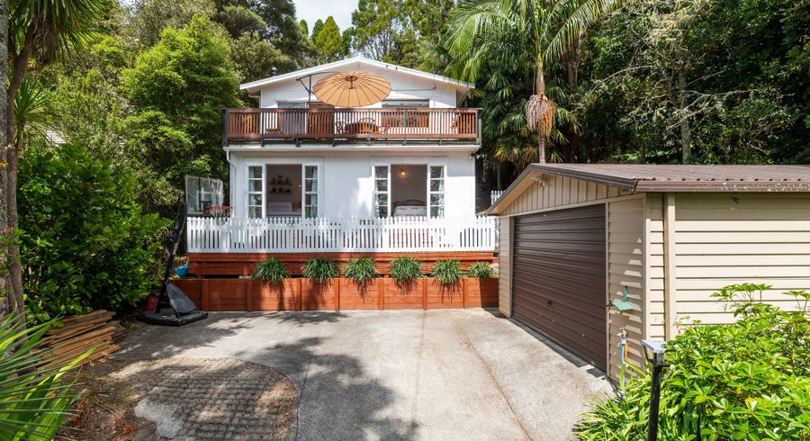  at 165 Laingholm Drive, Laingholm, Auckland