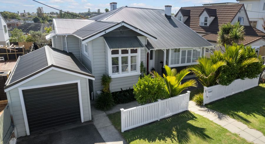  at 1/5 Corrella Road, Belmont, North Shore City, Auckland