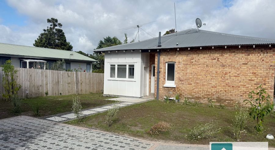  at 12 Hutchinson Ave, New Lynn, Waitakere City, Auckland