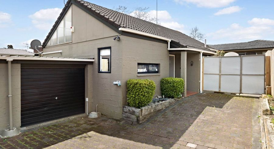  at 2/84 Prince Regent Drive, Half Moon Bay, Manukau City, Auckland