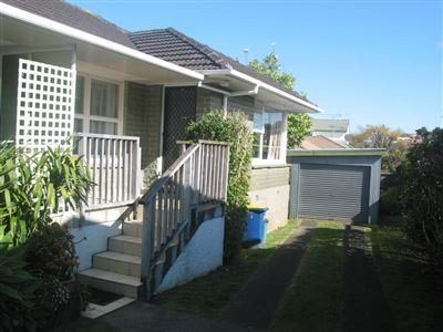  at 2/59 Shakespeare Road, Milford, North Shore City, Auckland