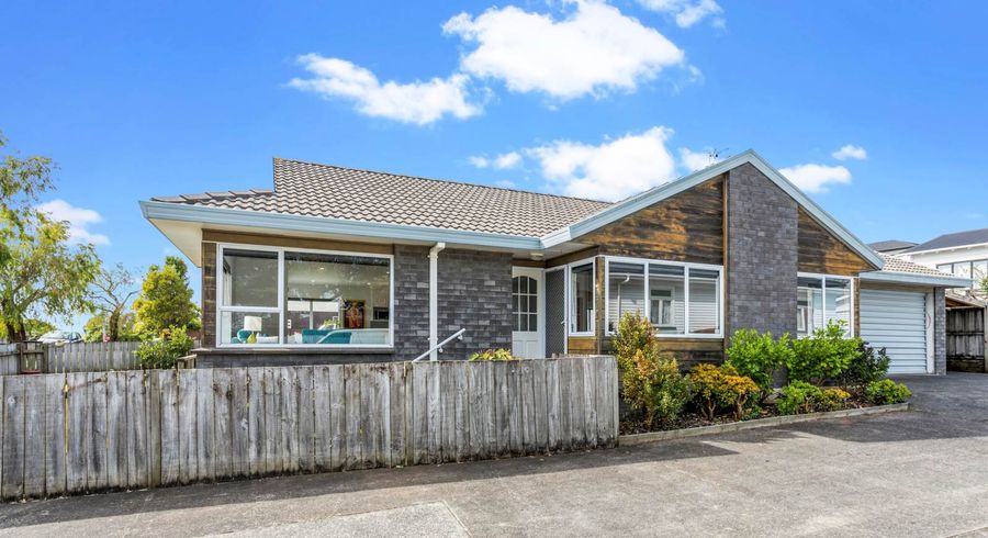  at 6 Bolton Street, Blockhouse Bay, Auckland