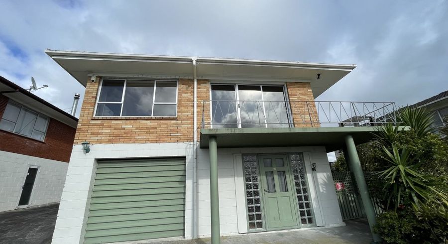  at 10 Bodi Place, Te Atatu South, Auckland