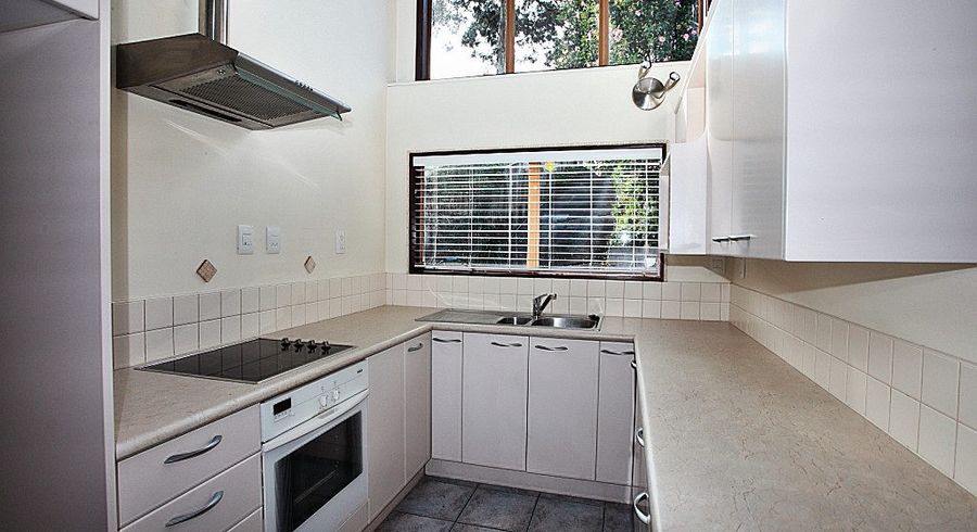  at 2/73 Stott Avenue, Birkdale, North Shore City, Auckland