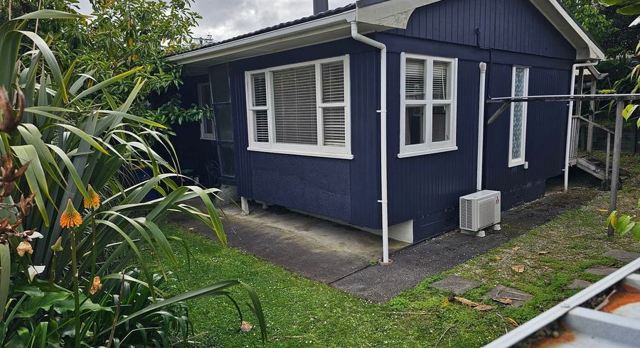  at 2/2 Earl Road, Titirangi, Waitakere City, Auckland