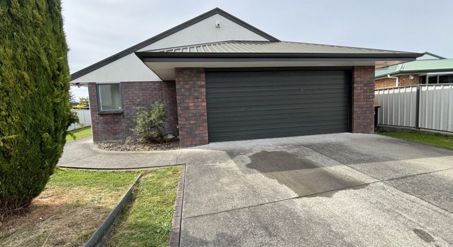  at 8 Lancewood Lane, Roslyn, Palmerston North