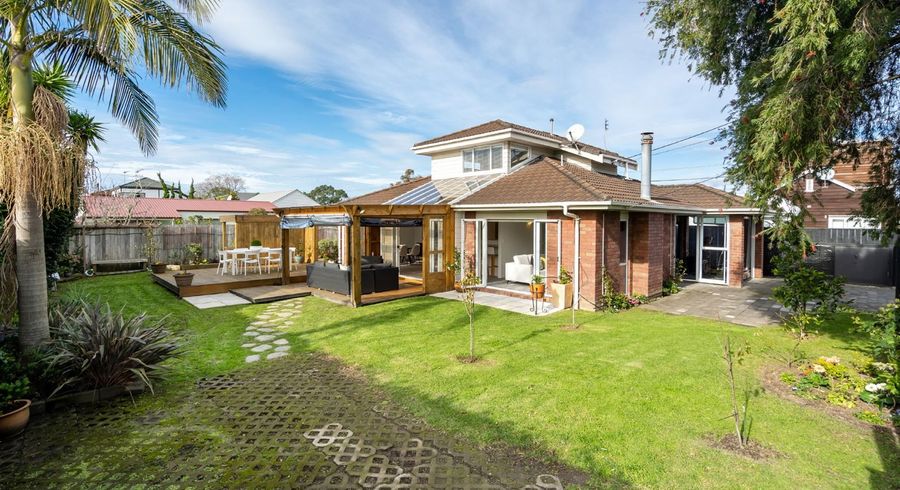  at 2/42 Bayswater Avenue, Bayswater, Auckland