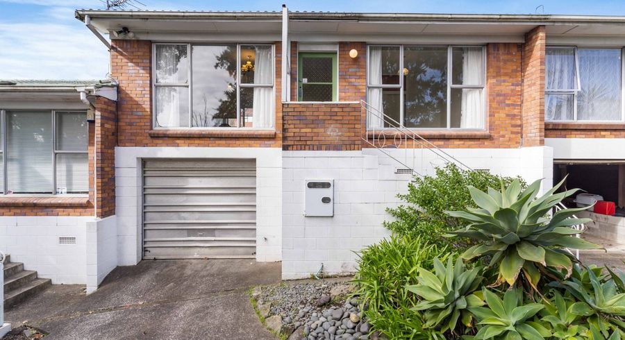  at 2/1546 Dominion Road Extension, Mount Roskill, Auckland