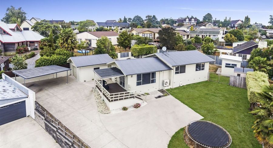  at 13 Edith Place, Dinsdale, Hamilton