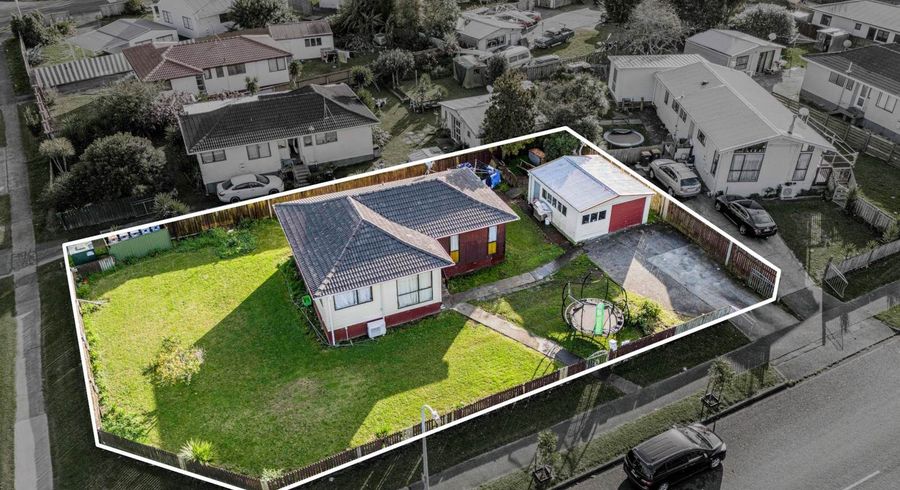  at 2 Foxlaw Street, Randwick Park, Auckland