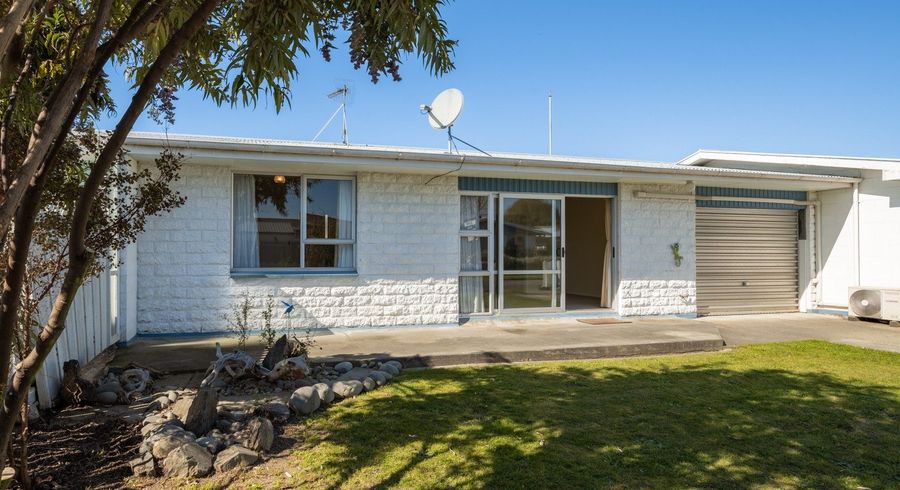  at 2/138 Budge Street, Riversdale, Blenheim