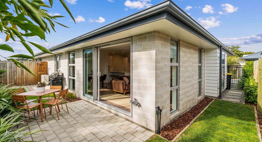  at 2/3 Nyoli Street, Northcote, Christchurch