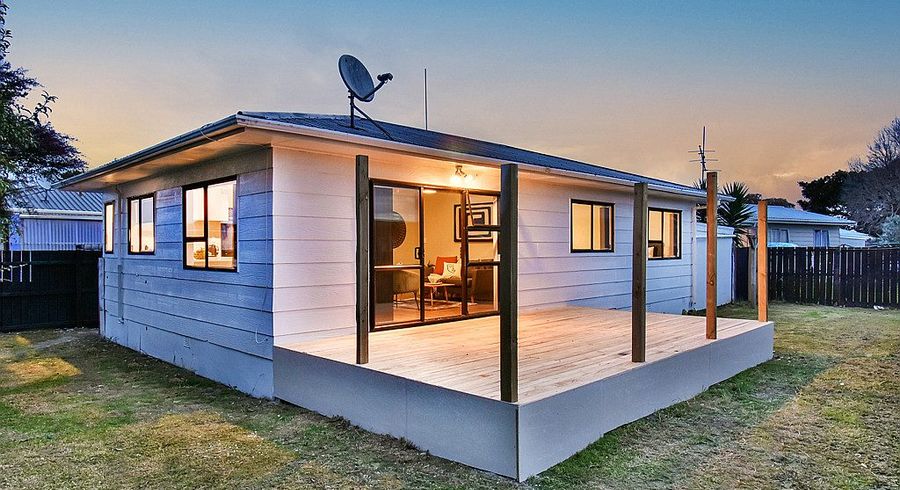  at 2/6 Hatherley Place, Clendon Park, Manukau City, Auckland