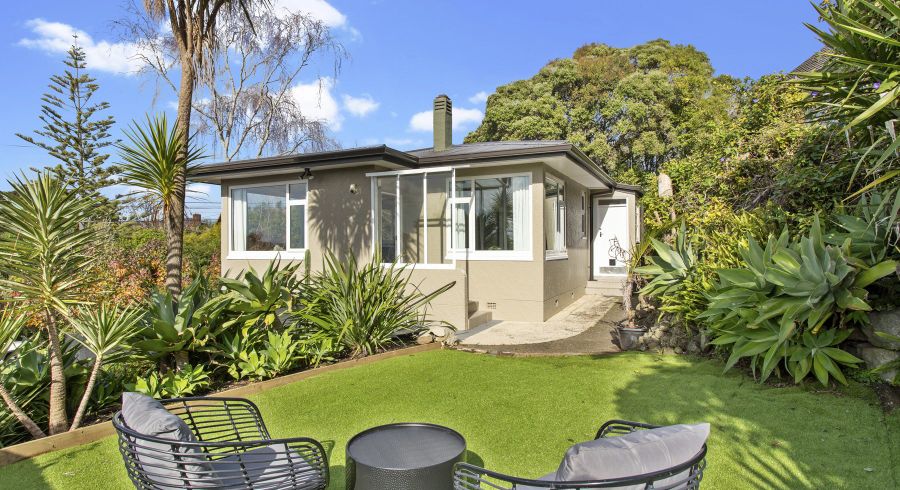  at 2 Fairmount Road, Titirangi, Auckland