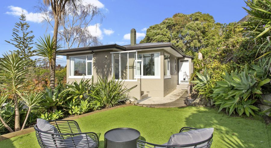  at 2 Fairmount Road, Titirangi, Waitakere City, Auckland